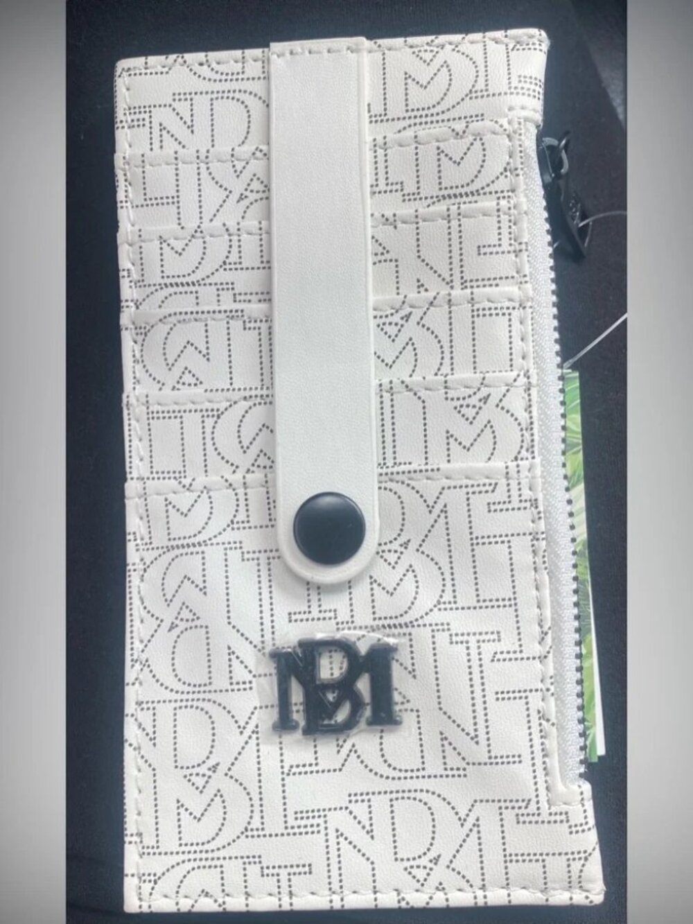 Badgley Mischka Vegan Leather White Credit Card Holder With Tab New With Tags - Picture 2 of 9